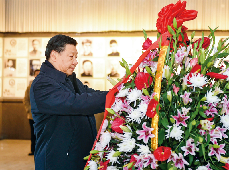 2016年2月1日至3日,中共中央总书记、国家主席、中央军委主席习近平来到江西,看望慰问广大干部群众和驻赣部队。这是2月2日,习近平在井冈山革命烈士陵园向革命烈士敬献花篮。 新华社记者 谢环驰/摄 2016年2月1日至3日,中共中央总书记、国家主席、中央军委主席习近平来到江西,看望慰问广大干部群众和驻赣部队。这是2月2日,习近平在井冈山革命烈士陵园向革命烈士敬献花篮。 新华社记者 谢环驰/摄